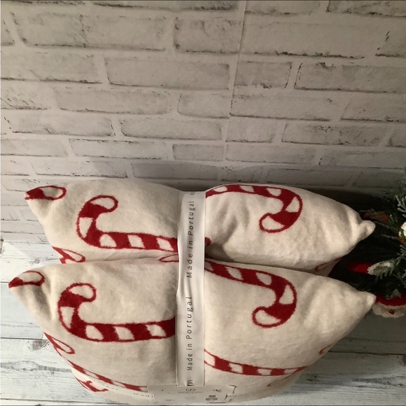 Docofil 20×20 2pk White Candy Cane Pillows - Picture 5 of 7